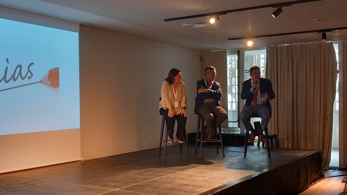 CorpoSalutMS's tweet photo. Obrim torn de preguntes en el 1r bloc de la #comissiomedica del #CCSPM23 amb la Dra. Eraso (@ICO_oncologia Girona), Dr. A Luna (@hgermanstrias) i Dr. Gil (@ICO_oncologia @hbellvitge) https://t.co/R81m8vRCdy