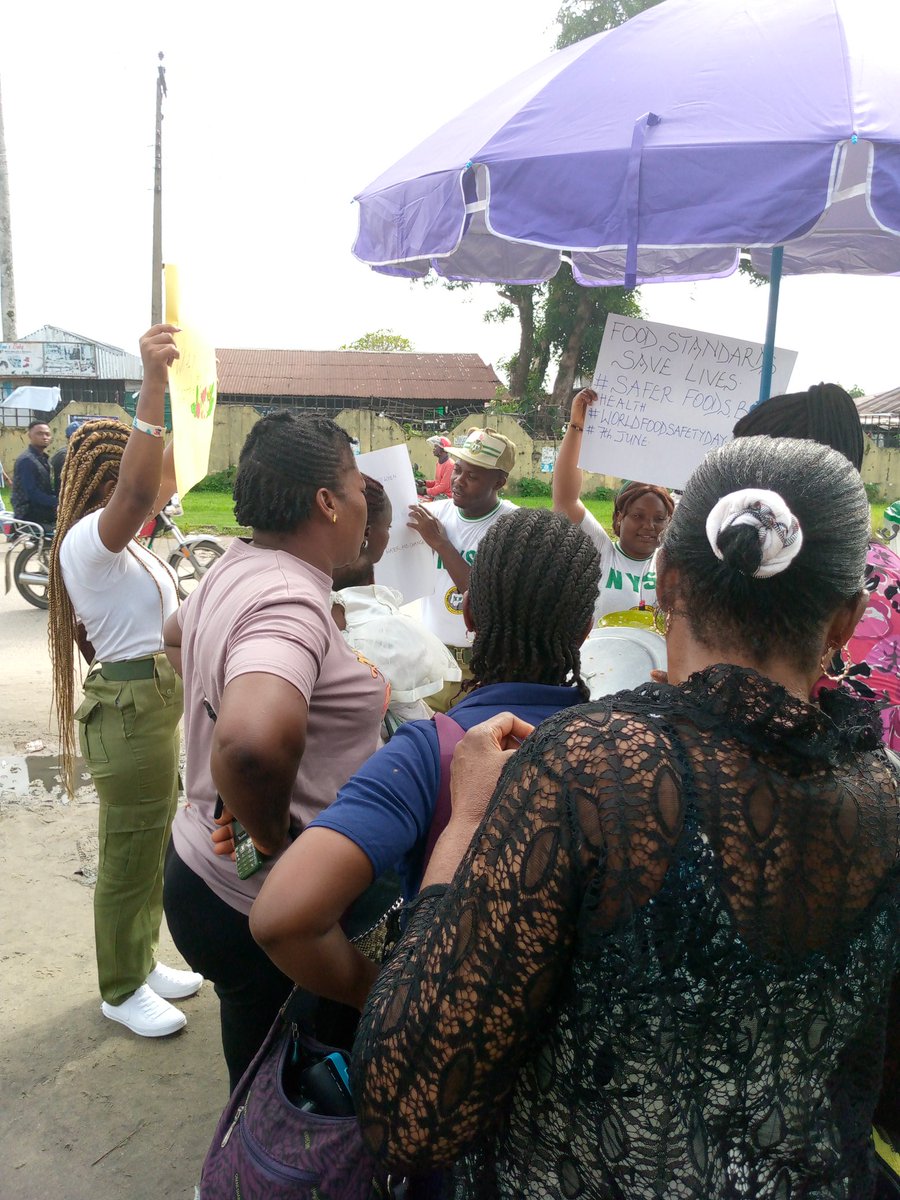 UghelliMHSG's tweet photo. Yesterday at the sensitization for World Food Safety Day. Here we are in front of central hospital ughelli, serving the community in our own capacity.
#7thjune
#WorldFoodSafetyDay 
#foodstandardssavelives
#saferfoodsbetterhealth
#nysc2022_2023 https://t.co/gqZ8P2Zy2o