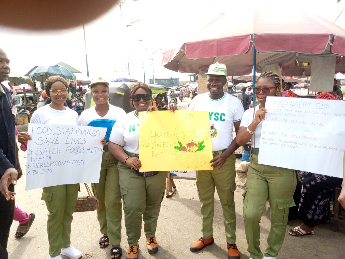 UghelliMHSG's tweet photo. Here we are at ughelli market, enlightening them on the importance of food safety for better health. https://t.co/S40CIFFUmC