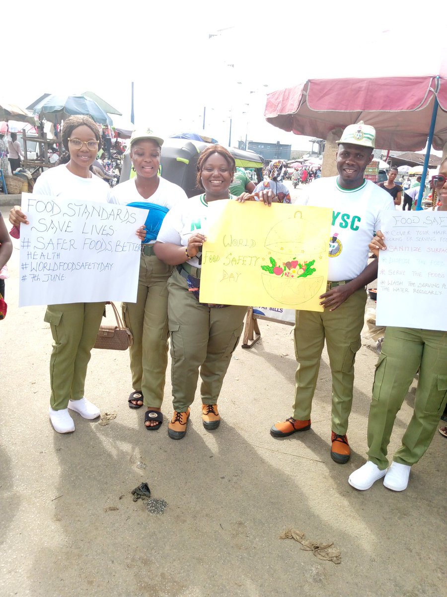 UghelliMHSG's tweet photo. Here we are at ughelli market, enlightening them on the importance of food safety for better health. https://t.co/S40CIFFUmC