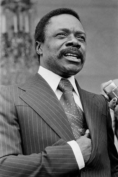 Les traces laissées par les grands Hommes sont indélébiles. Elles nous montrent le chemin à suivre.
Cela fait 14 ans que feu le président Omar Bongo Ondimba nous a quittés.
Son souvenir reste vif dans nos mémoires, mais encore plus dans nos cœurs.
Repose en paix, Papa.
#Gabon