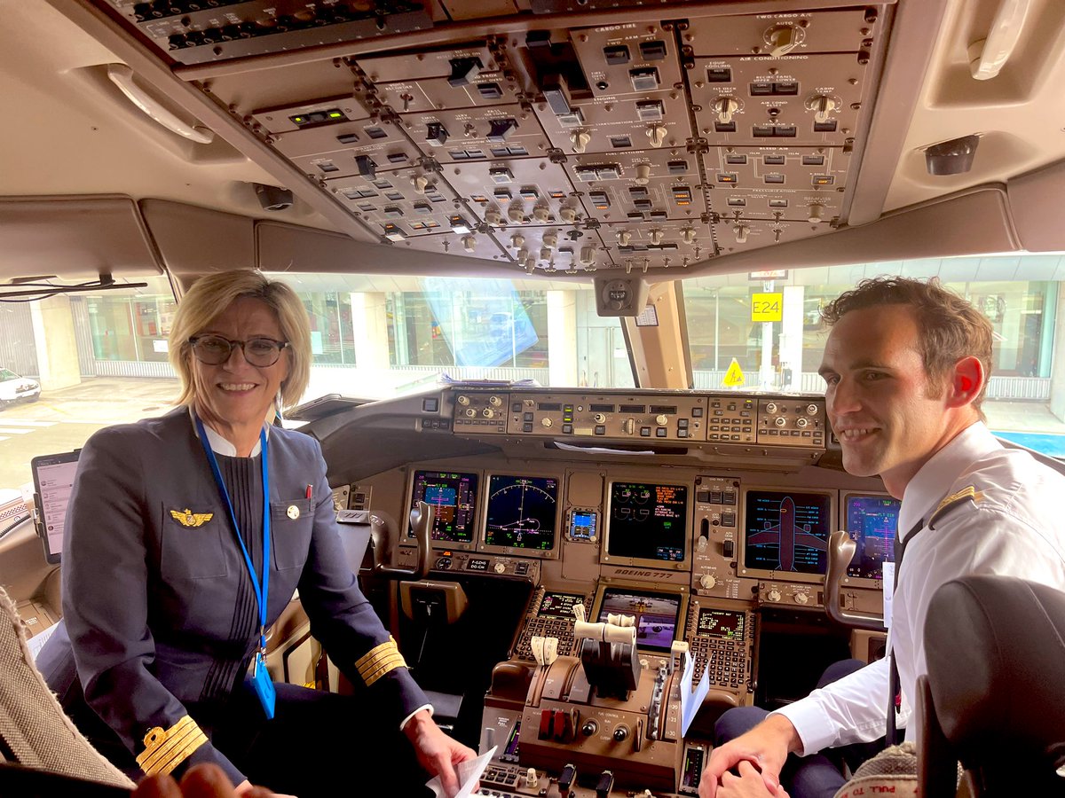 landais_cedric's tweet photo. 👍✈️🇫🇷A découvrir cet été un reportage radio📻inédit en compagnie des femmes & hommes de l’aérien🎤✈️ :Vanna, Anne, Antoine, Martin, Peggy, Rudy,Marie Claire.Nous partirons ensemble à bord du vol #AF022 ,salon 2F et à JFK au♥️des opérations de l’été 2023 d #AirFrance #StayTuned https://t.co/CUHiavSV75