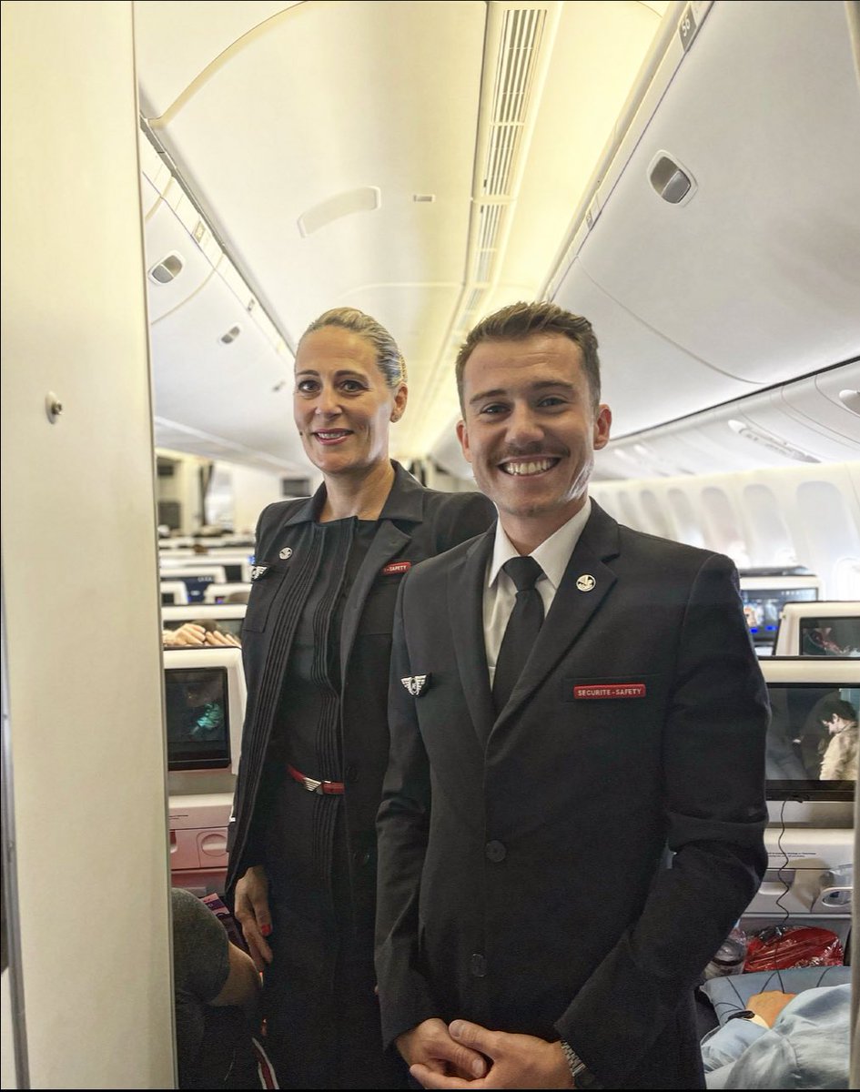 landais_cedric's tweet photo. 👍✈️🇫🇷A découvrir cet été un reportage radio📻inédit en compagnie des femmes & hommes de l’aérien🎤✈️ :Vanna, Anne, Antoine, Martin, Peggy, Rudy,Marie Claire.Nous partirons ensemble à bord du vol #AF022 ,salon 2F et à JFK au♥️des opérations de l’été 2023 d #AirFrance #StayTuned https://t.co/CUHiavSV75