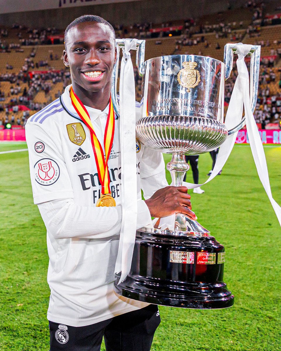 realmadriden's tweet photo. 🎂 2️⃣8️⃣ 🎂
🥳🎁 HAPPY BIRTHDAY @Ferland_Mendy!
#HalaMadrid https://t.co/o9tWFSoex1