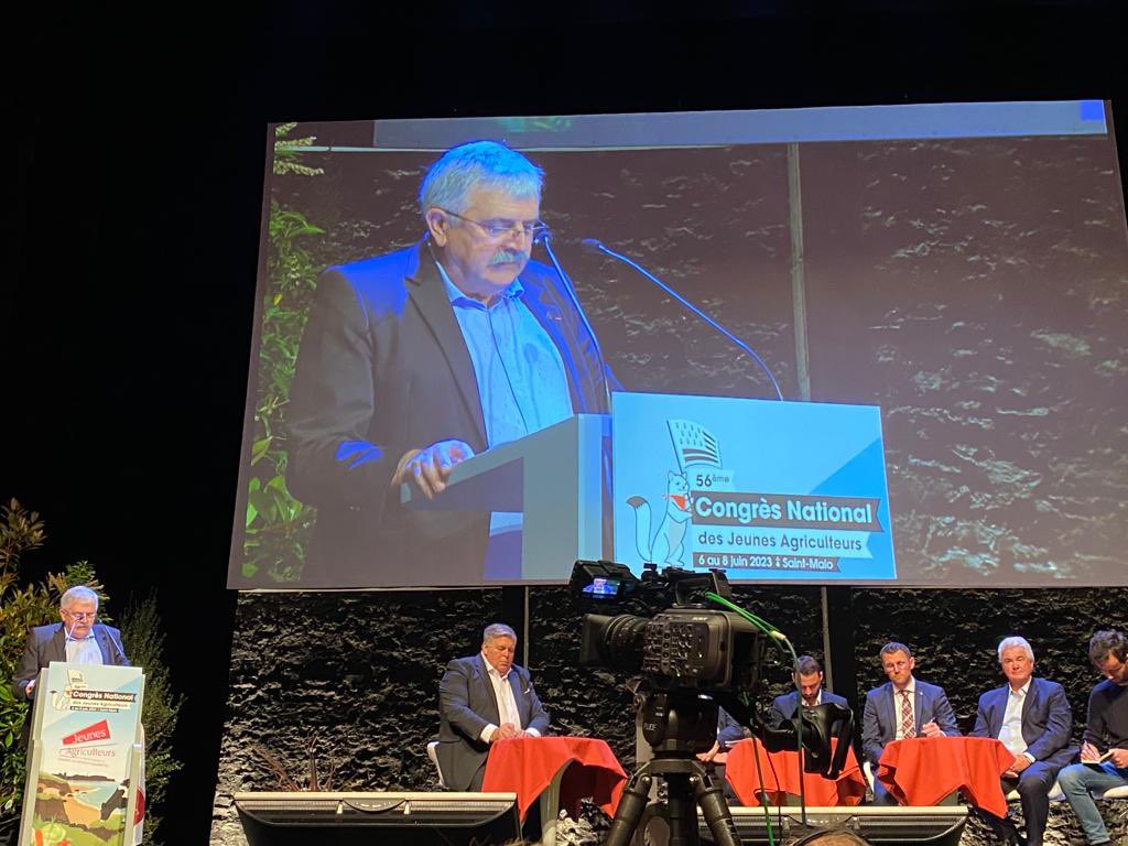 Tellement heureux et fier d’intervenir ce matin au congrès de <a href="/JeunesAgri/">Jeunes Agriculteurs</a> pour présenter les enjeux et les prospectives que les nouvelles technologies vont apporter pour construire l’agriculture de demain