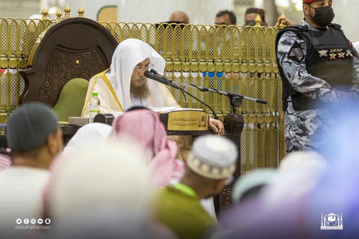 theholymosques's tweet image. Dars by Sheikh Usama Khayyat in Masjid Al Haram!