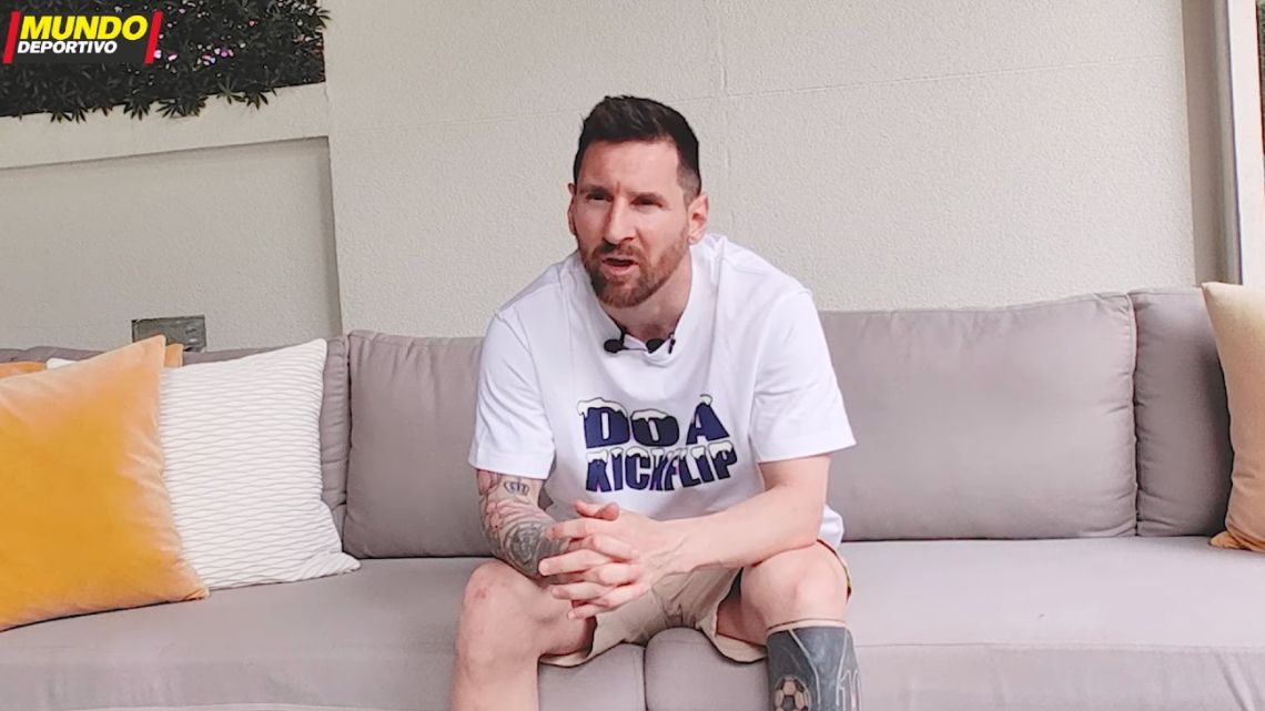 MercatoPlein's tweet photo. 🎙️Lionel Messi : "Vivre à Paris, c'était compliqué. Un jour, on se promenait à Châtelet et un homme a demandé à ma femme si elle avait déjà léché les deux boules d'un mec. C'était la goutte de trop, il fallait qu'on parte de cette ville"

(Actimel)

#messi #psg https://t.co/IhD7xjdP0V