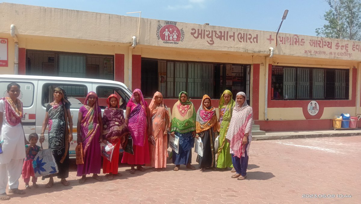 KhursingRa37260's tweet photo. Phc દેવહાંટ ગુનાટા ગામના ANC બેનોને સોનોગ્રાફી તપાસ માટે ખીલખીલાટ વાહન દ્વારા  પુનિયાવાંટ હોસ્પિટલમાં લઇ જઈને તપાસ કરાવી.@DsbccC @collectorcu @DDOCUdepur @SBCCCHHOTAUDEP1 @SbccUrban @NHMGujarat @GujHFWDept @DsbccC @chhobisa Sir https://t.co/FlGmxSHDK9