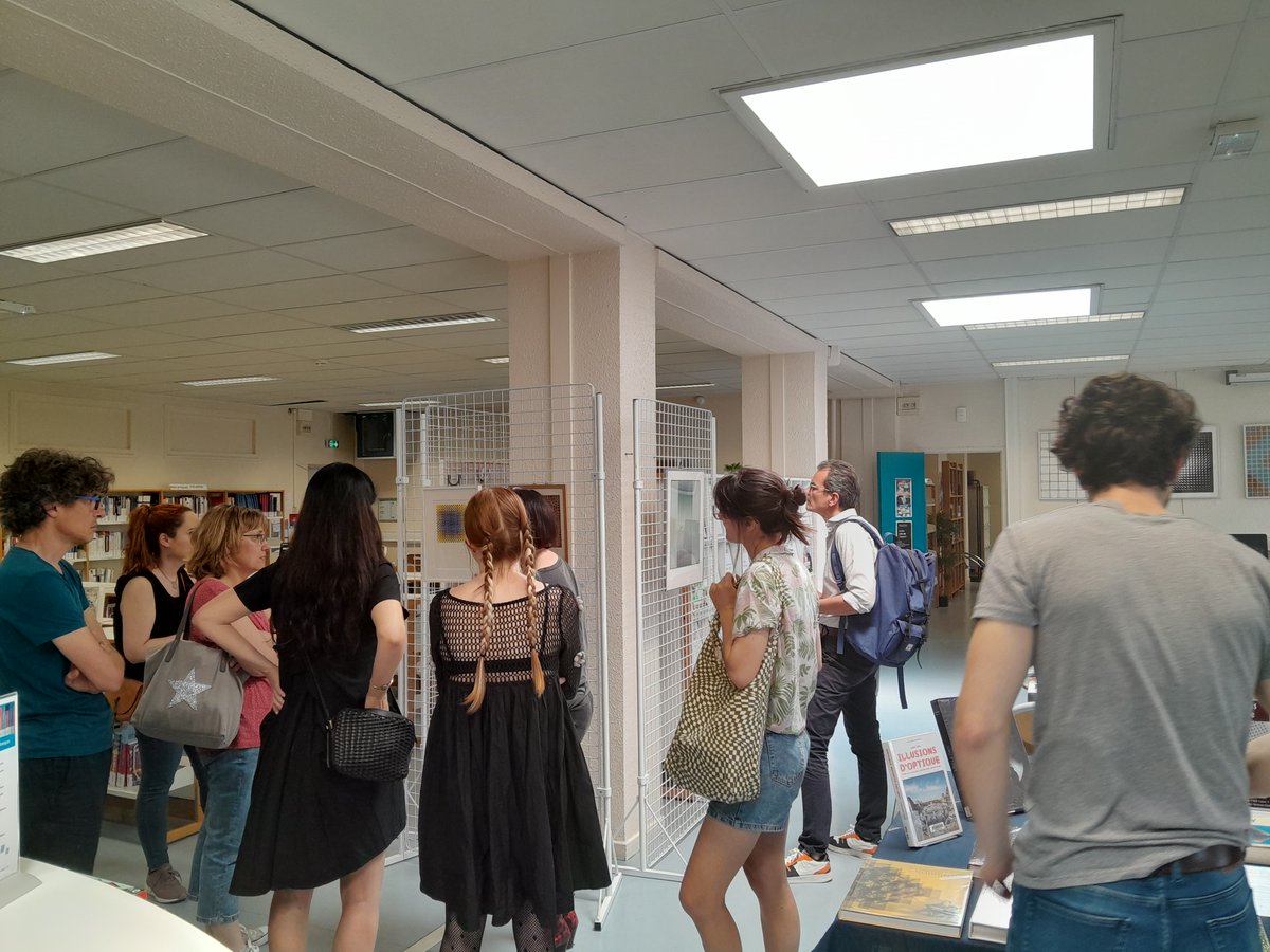 Expo à la #Bib du site de Vill. #GratteCiel sur les illusions d'optique jusqu'au 23/06

Des oeuvres de #JulioLEPARC, #YVARAL, #FranciscoSOBRINO et #FrançoisMORELLET prêtées par l'artothèque de la Maison du livre, de l'image et du son de @villeurbanne 
iut.univ-lyon1.fr/campus/bibliot…