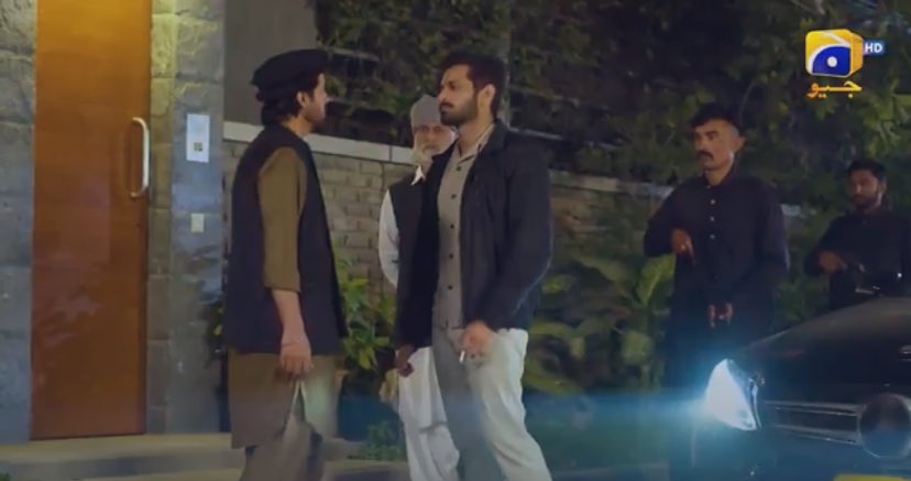 Murtasim meets Farukh Khan infront of Saba's House....  

btw, Saba's front door is playing a more significant role than her in  #TereBin 😂