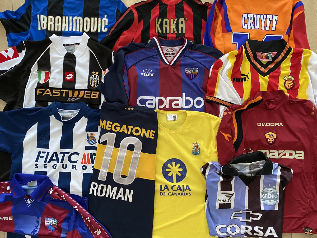 PLF_2008's tweet photo. Cada vez es más grande una sección de la colección que responde a un título maravilloso: regalos de colegas. https://t.co/8AKYX68zox