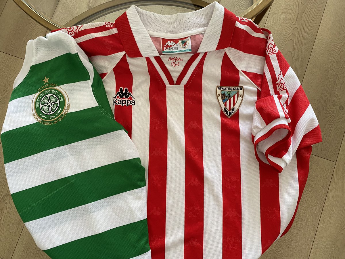 PLF_2008's tweet photo. Cada vez es más grande una sección de la colección que responde a un título maravilloso: regalos de colegas. https://t.co/8AKYX68zox