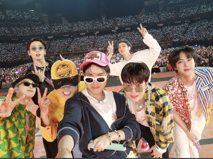 vantemims's tweet photo. "how are they?"        "They're still with us" https://t.co/zx7JEjJFhc