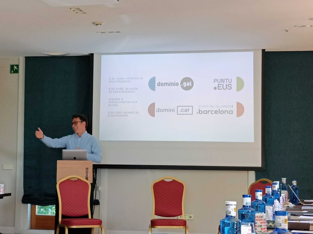 Gransy_sro's tweet photo. Welcoming remarks by Roger Serra and first discussion about AI, Internet browsing and domains. Stay tuned!😉 https://t.co/AwaPmns34S