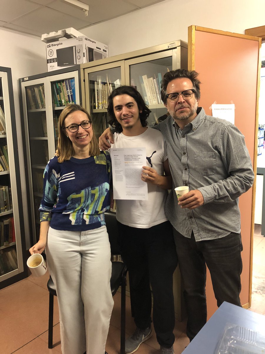 <a href="/Aleexcj98/">Alejandro Carmona Jimenez</a> y sus directores de tesis <a href="/jdieramon/">Jose V. Die</a> y Patricia felices por la publicación de su primer artículo. Enhorabuena, compañero👏🏼👏🏼👏🏼