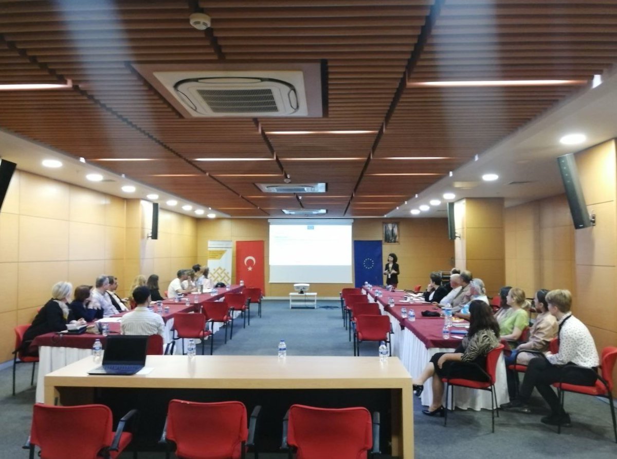 kavsakplatform's tweet image. 1 Haziran tarihinde Antalya Büyükşehir Belediyesi'nde düzenlenen #KAVŞAK Ağı Bilgilendirme Günü'nde kamu, özel sektör, sivil toplum kuruluşları ve akademiden katılımcılar yer aldı.

@ANTALYABB