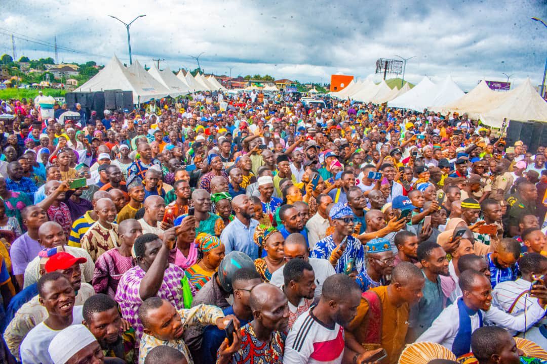 raufaregbesola's tweet photo. I thank the great people of Osun for a worthy Homecoming Reception organised in my honour yesterday.

It has been a very interesting journey. I Owe My Success To God, President Tinubu and President Buhari. https://t.co/m5vX1uhzE8