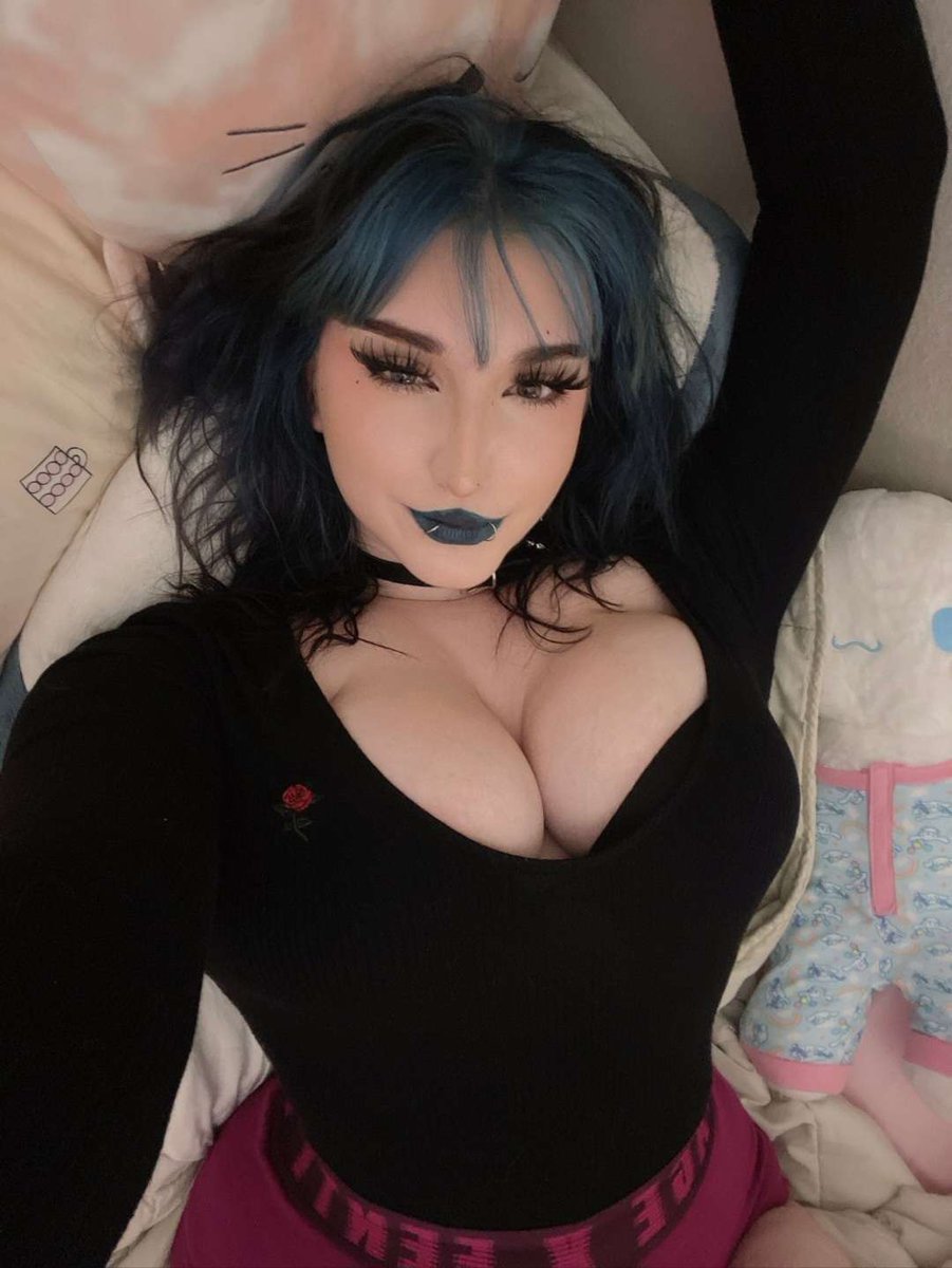 amyyy508's tweet photo. heyy guys i'm new to #nsfwtwtًً 

- 19 &amp; goth egirl
- she/her + pans
- switch &amp; shy
- soft/hard kinks
- dm's r open

❤ + 🔄 for moots!! https://t.co/0vpg0ksHMF