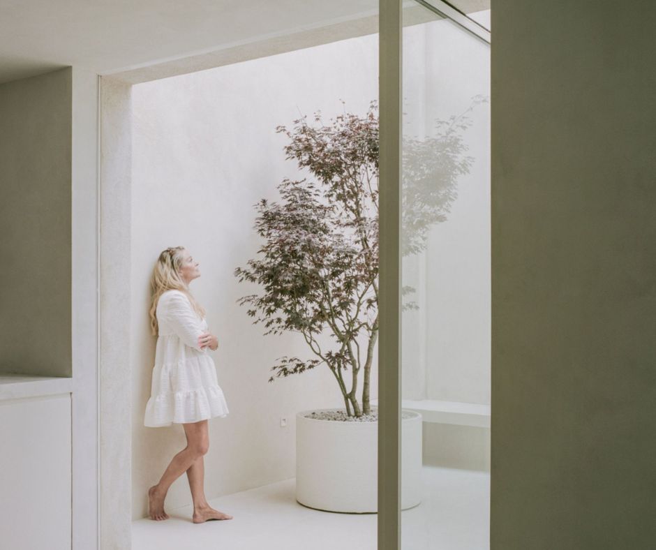 IQGlassUK's tweet photo. ELIZABETH MEWS has scooped a Don't Move Improve award for its finely crafted garage conversion in Mews property with #slimframedglasspivotdoor 🤩
https://t.co/eP09FBeL4I
📷 Lorenzo Zandri
#iqglass #dontmoveimprove #londonproperty #londonextension #lightisthenewluxury https://t.co/yXBLSaenbv
