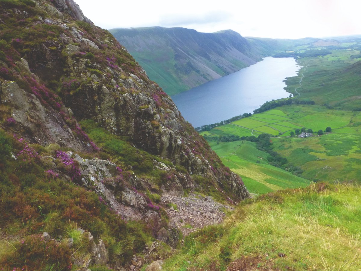 “Yewbarrow is the start of the Mosedale Horseshoe, an airy circuit that boasts some of the finest #mountain #scenery in #lakeland.”
George Kitching brings us #yewbarrow to Black Sail Hut: a #Mosedale half-horseshoe #walk.
shop.dalesman.co.uk/lakeland-walke…