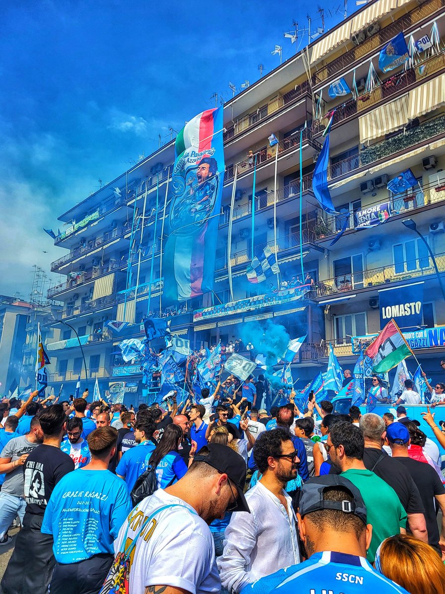 Napoli24LI's tweet photo. I Campioni dell'Italia siamo noi! 🏆🇮🇹
#NAPUL3 #ForzaNapoliSempre 💙 https://t.co/dQmgS8tnGQ