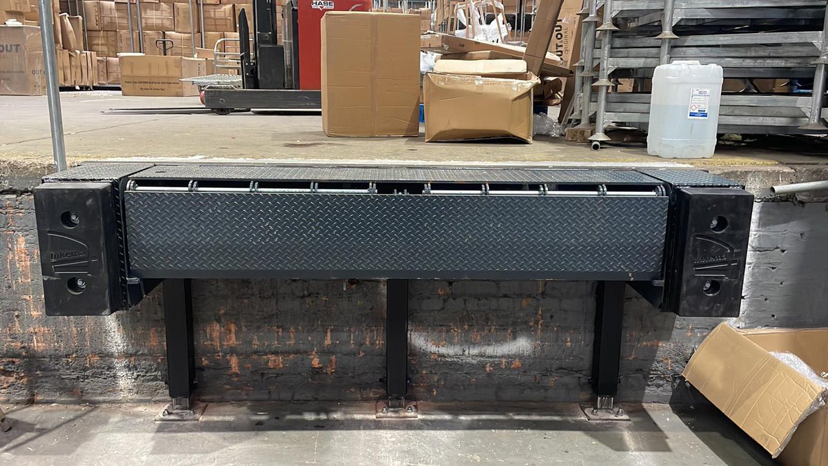 These images showcase the outstanding work that our engineers have carried out on these Mini Dock Levellers. 

In spite of its size, these Mini Dock Levellers are able to uphold a force of 6 dynamic tons.  

#docktechnik #dockleveller #mini #manual #engineers #loading #bays