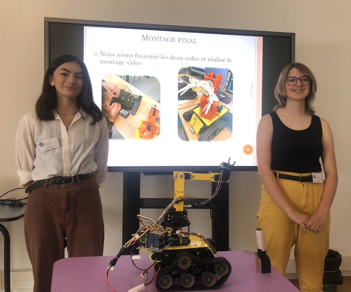 Les présentations à l’oral des robots, la programmation, les calculs des coûts, le respect du cahier des charges…au concours Defibots. Lycée de la Côtière. Elles de seconde générale. #defibots <a href="/academielyon/">Académie de Lyon</a> <a href="/danelyon/">Daniel Bonilla</a>