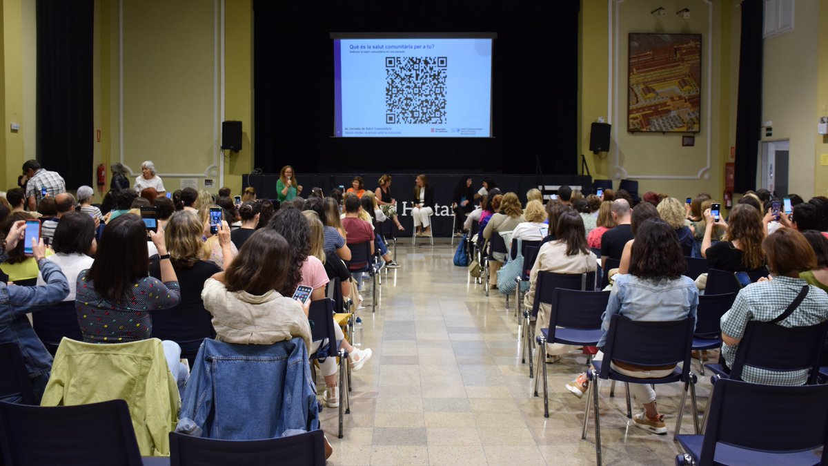 <a href="/IreGir/">Irene Moulas</a> <a href="/etceteres/">Cooperativa Etcèteres</a> Taula sobre la #SalutComunitària a l'#apicsbcn amb la participació de diferents perfils professionals

Des de medicina, infermeria, treball social, benestar social i comunitari i administratius exposen el punt de partida, la implicació i la situació actual i com ens organitzem