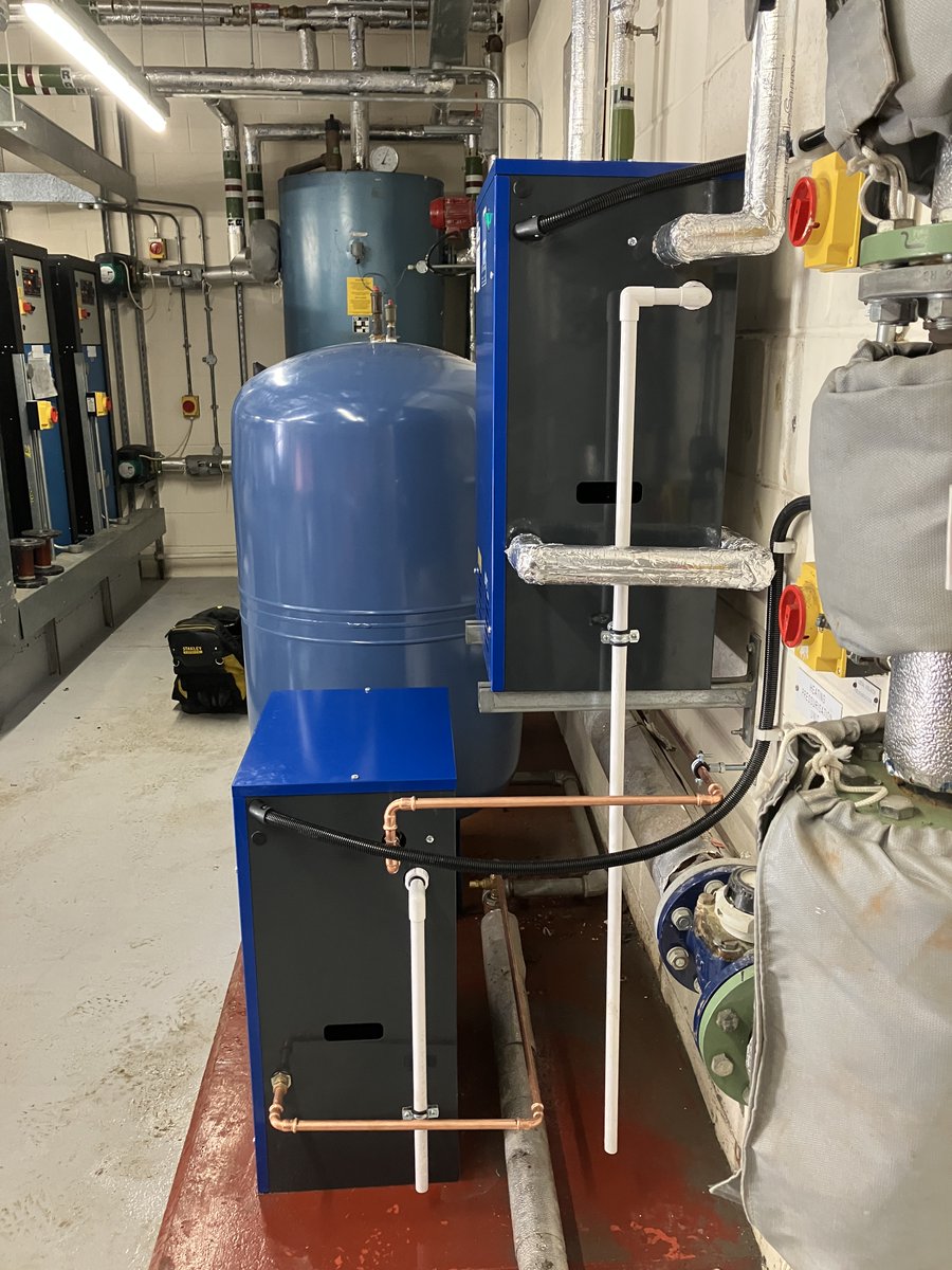 Flowmechltd's tweet image. Our engineers have been busy installing pressurisation units at a local hospital while maintaining critical services. 
For all enquiries please contact 0116 2425425 or info@flowmech.co.uk 
#thursdaymorning #pressurisation #engineers