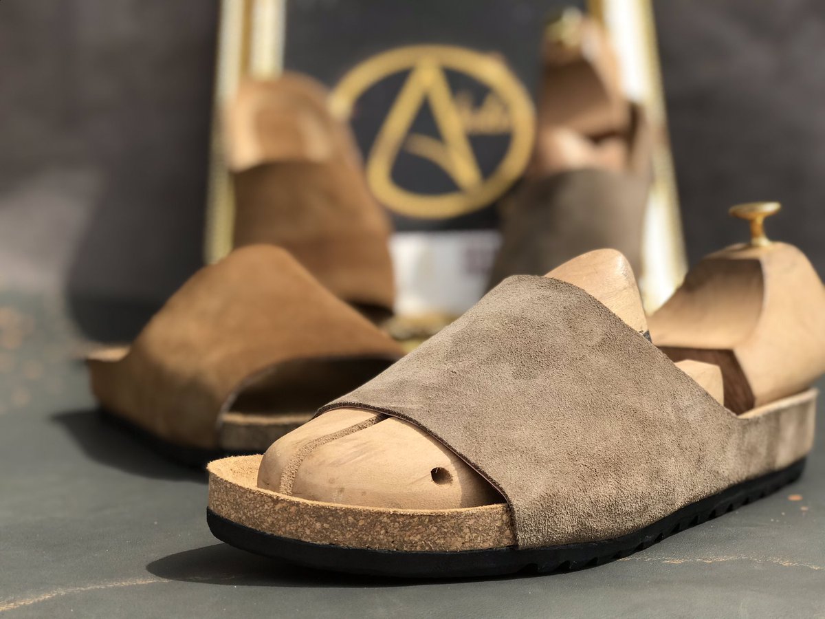 abastinleathers's tweet photo. Birkenstock wings slides 
Let me have your preferred colors.

Price: ₦16,000 + free gift 
Swift delivery worldwide 🌍 🚛 

Kindly retweet 🙏🙏

Chat::::: https://t.co/3RoNkeZzRM
Call/text:::::: 08089464606 

#shoesinlagos #Birkenstock #Birken #slides #handmadeinlagos https://t.co/L87hENikMF