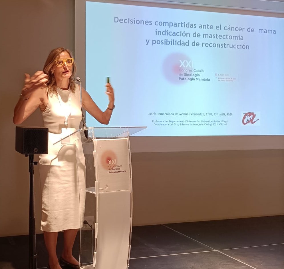 CorpoSalutMS's tweet photo. Comencem el 2n Bloc de la #comissioinfermeria del #ccspm23 'Novetats tècniques'. Primer Immaculada de Molina ens parla de decisions compartides davant del càncer de mama. Indicació de mastectomia i possibilitat de reconstrucció. https://t.co/7UL8OOiJPX