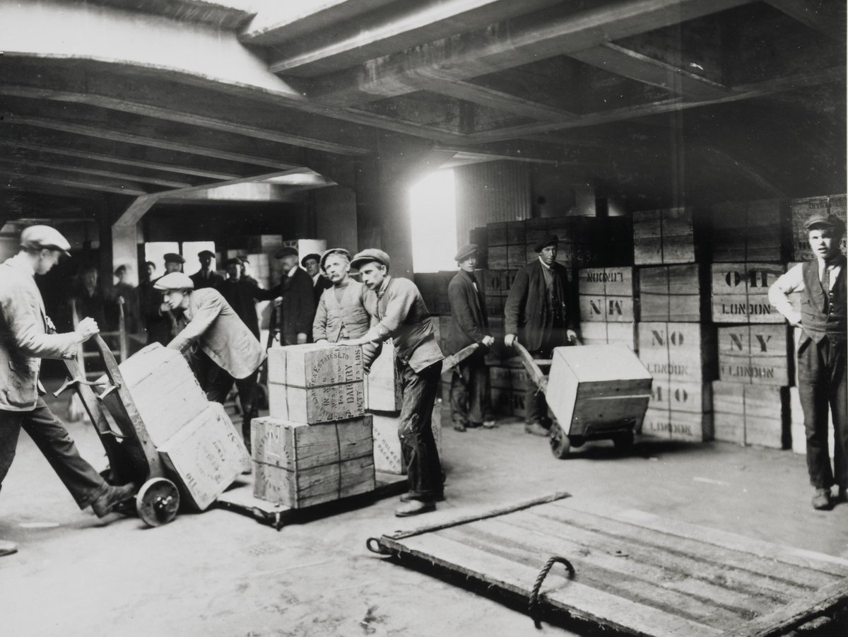 ace__london's tweet photo. For two decades @MuseumofLondon Docklands has championed the people, culture, history and stories of East London through their exhibitions, and this summer they're celebrating with a series of varied events on #TheDocks ⚓
Let's take a closer look at what they have in-store... https://t.co/zHmhoVoKKk