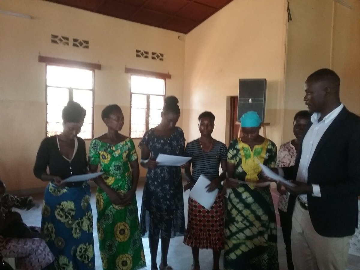 Gihundwee's tweet photo. None aha: Mu murenge wa Gihundwe @RusiziDistrict hari kubera Gahunda yo gutanga impamyabushobozi ku barangije amasomo yo Kwiga gusoma ,Kwandika no kubara 120. https://t.co/5h96P80Iza