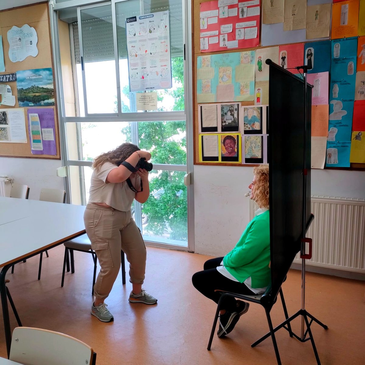 c2oComunicacion's tweet photo. Un año más realizamos las fotos de la orla en el -IESO Los Barruecos-, para alumnos y profesores de 4º de ESO y Formación Profesional.

📷 Carla Pablos Studio. https://t.co/YE8hvOInob