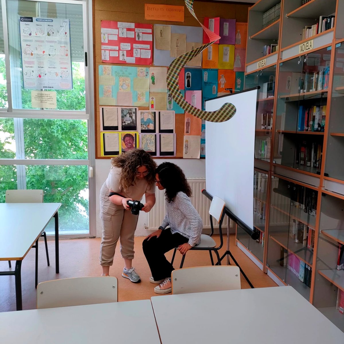 c2oComunicacion's tweet photo. Un año más realizamos las fotos de la orla en el -IESO Los Barruecos-, para alumnos y profesores de 4º de ESO y Formación Profesional.

📷 Carla Pablos Studio. https://t.co/YE8hvOInob