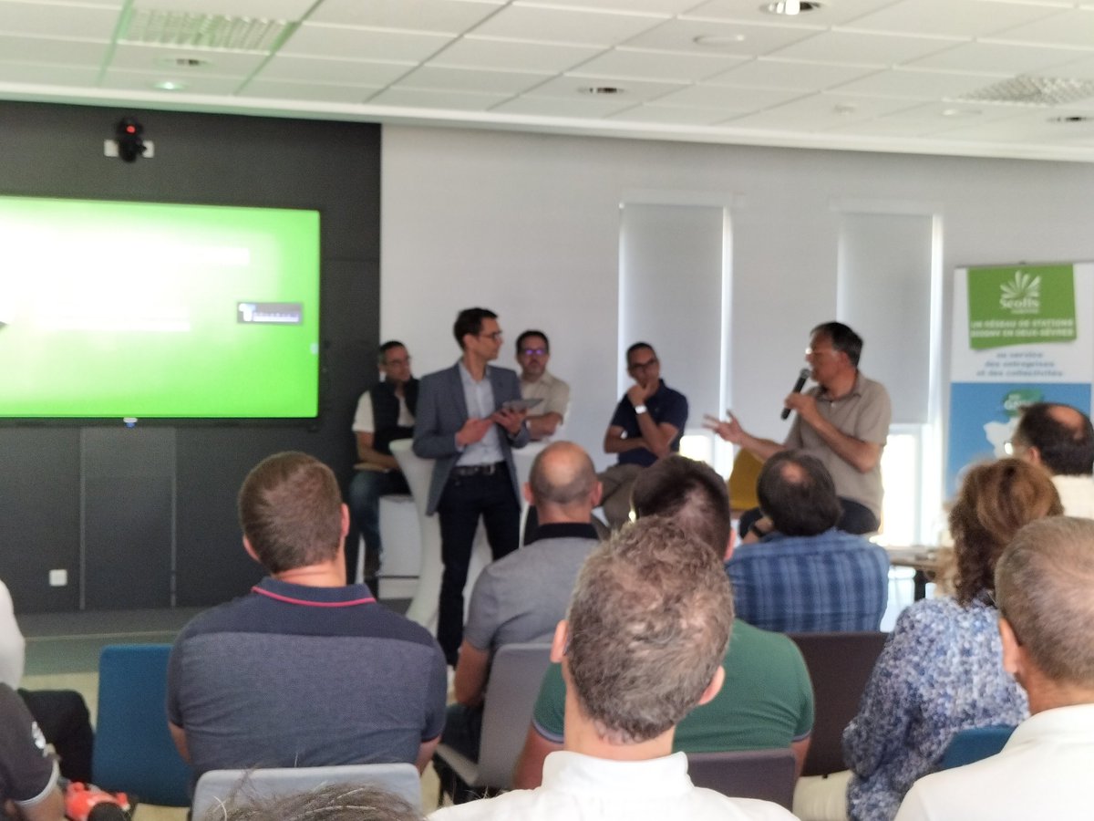 fntrpc's tweet photo. Une Table ronde consacrée au #BioGnv est organisée ce jour par @SEOLIS_Energies à l'occasion de la mise en place d'un réseau de 3 stations en @DeuxSevres .
#gnv
#transportroutier 
#economie
#gazvert 
#decarbonation https://t.co/RpS1cKNupS