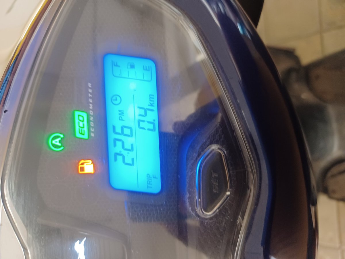 IamNilae's tweet photo. @tvsmotorcompany care to explain me how how the average system works on TVS Jupiter 125 disc, i have been facing this problem since i have bought the vehicle, service center counts some rand thing say 36's average is ok. Is it so @tvsmotorcompany ? I purchased bike on 30/05/22. https://t.co/0IoH7NMEfU