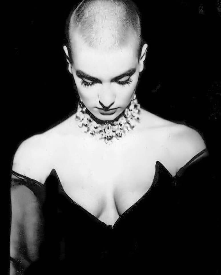 Sinead O’Connor - Vogue Italia 1990 - Photography by Mark Borthwick
.
#sineadoconnor #vogueitalia #sinead #markborthwick #FashionPhotography #VOGUE