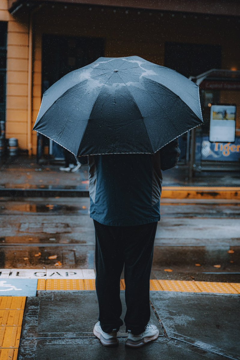 njpegeth's tweet photo. Rainy Sydney ☔️ 

#photography 
#streetphotography 
#PhotographyIsArt https://t.co/Z6n9FyHt7L