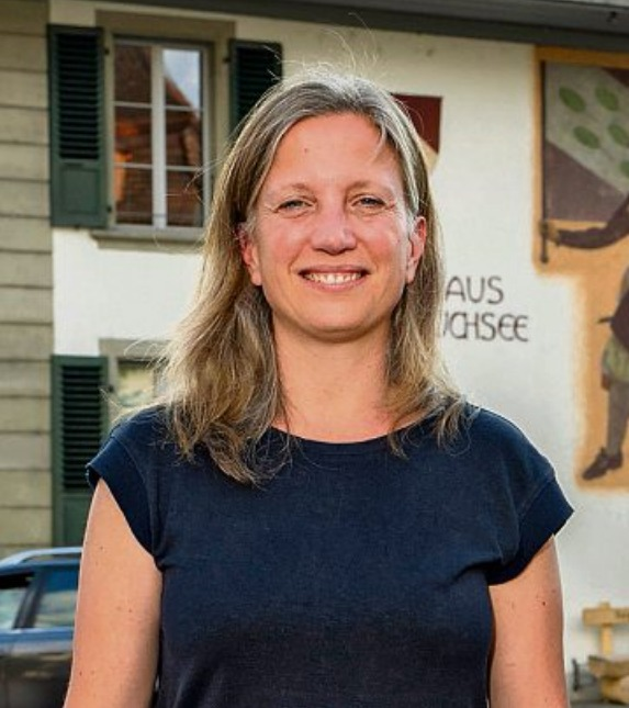 evppev_be's tweet photo. Alles Gute liebe Denise für den Schlussspurt und viel Erfolg! 💪🙏
Danke vielmal für dein wertvolles Engagement in und für #Herzogenbuchsee. 👏💐
#EVPFrauenpower #ausLeidenschaftfürMenschundUmwelt
https://t.co/8y0IdhTWIR https://t.co/W4DcUr4MXp