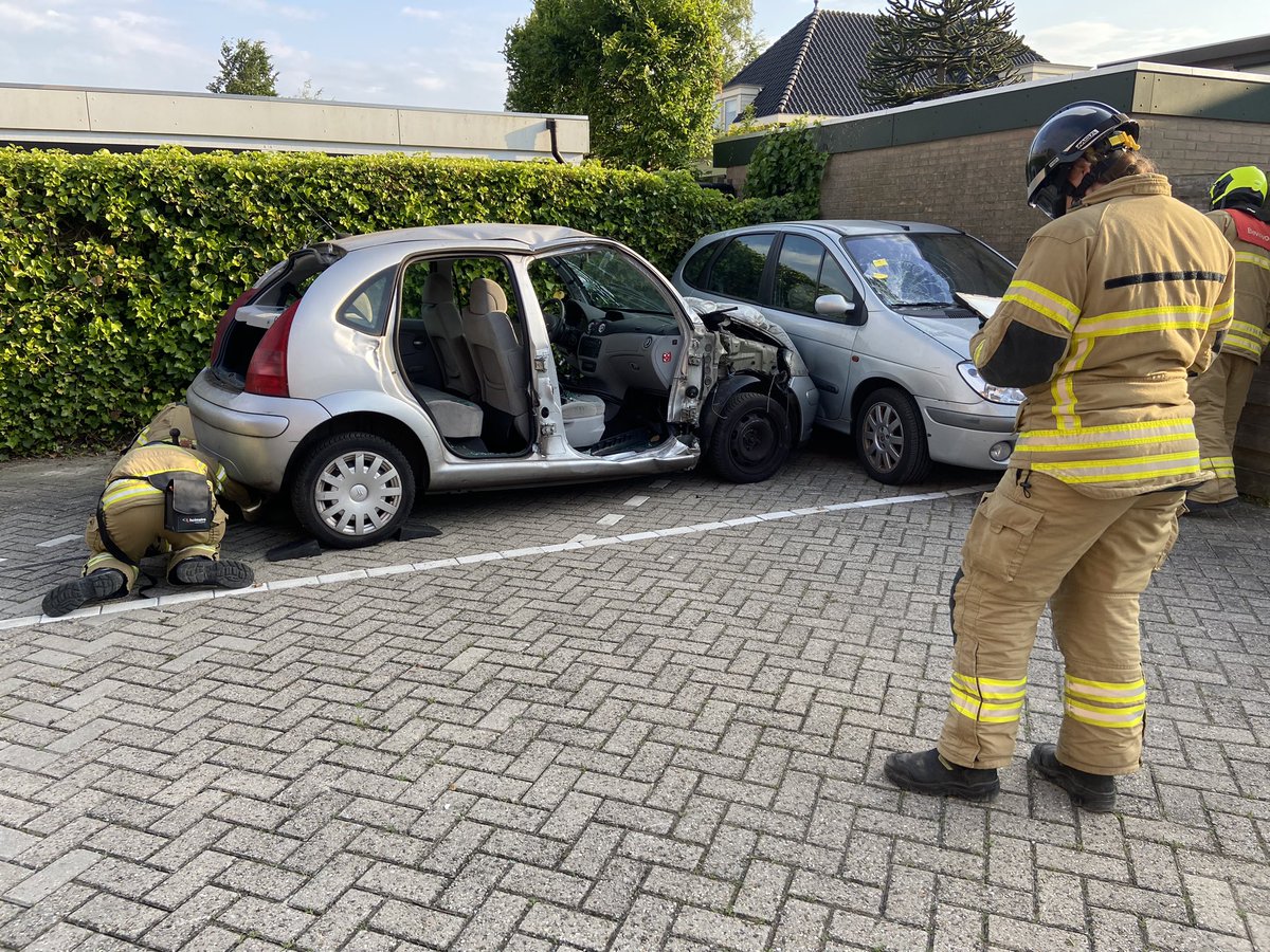 Gesplitste oefenavond waar brandweerchauffeurs aan de slag zijn gegaan met incidentmanagement en de overige leden met een inzetoefening THV. IM quiz, tunnelincident en aan de slag met maquette <a href="/Vakbekwaam_ZHZ/">Vakbekwaamheid BrandweerZHZ</a> <a href="/PPierneef/">Peter</a> #incidentmanagement #technischevaardigheden #bewustwording