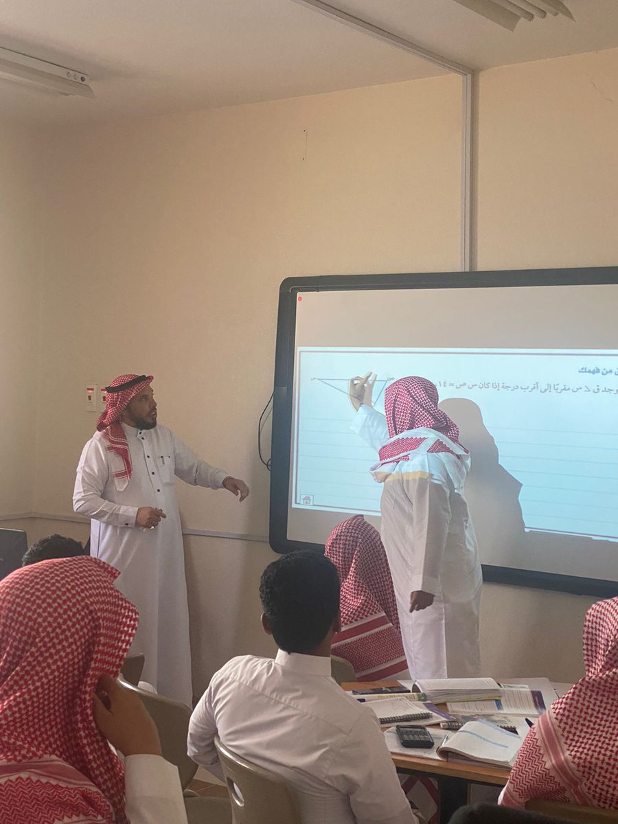 t0548140082's tweet photo. شهادة شكر و تقدير  للدرس
 التطبيقي من مدير التعليم أ/ فهد الشريف
  و مقتطفات من الدرس https://t.co/7B9srVr0ti