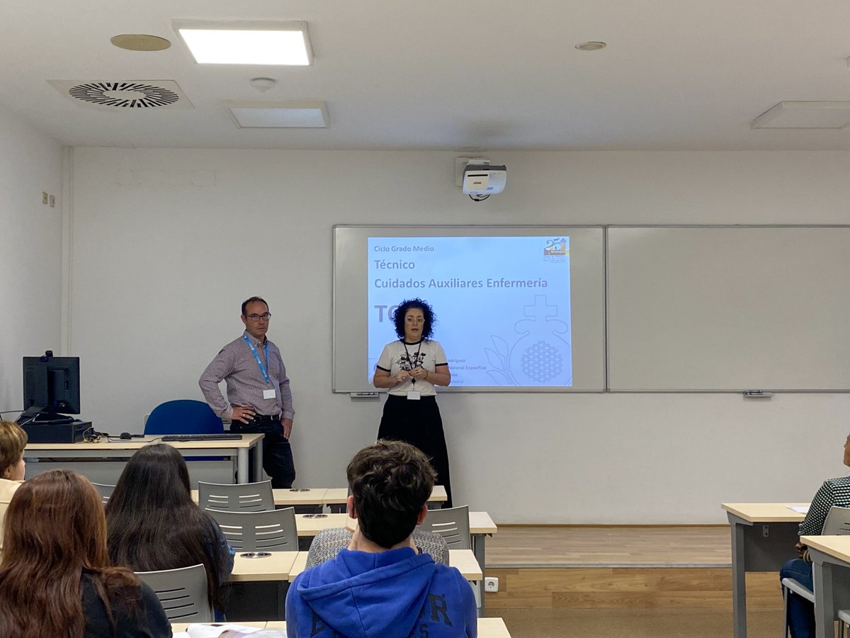 CFormativosSJD's tweet photo. 📣 Ayer celebramos la Jornada de Puertas Abiertas para futuros estudiantes del ciclo de #TCAE donde tuvimos la oportunidad de compartir información sobre el título y brindar un recorrido por nuestras instalaciones.

Si tienes dudas👇
📞918015650
✉️centrofpciempozuelos@sjd.edu.es https://t.co/txo3VnWjhP