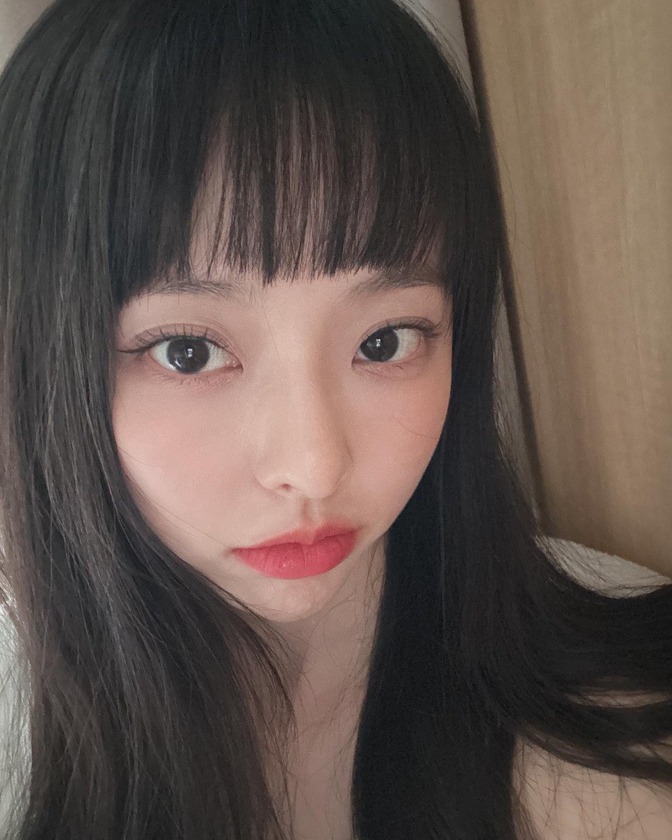 LoonaTheGermany's tweet photo. #UPDATE | Vivi (vivikhvv) Instagram-Account Update 📷

#이달의소녀 #LOONA #Vivi #비비 https://t.co/aZcuvjGjWY