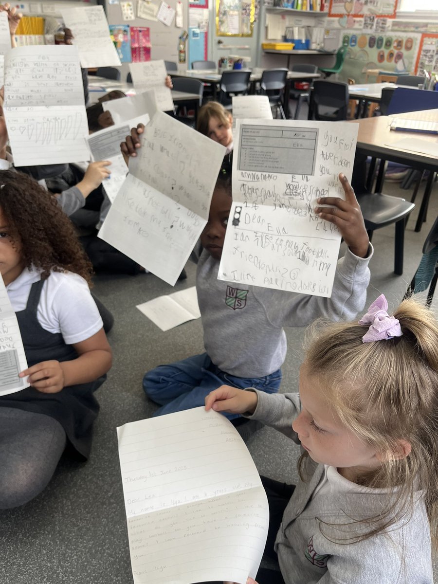 MissBruce00's tweet photo. Rooms 3 &amp; 4 wrote letters to each other for Taught Writing. It was very exciting reading their letters! @woodside_school https://t.co/eyDdw8tZwf
