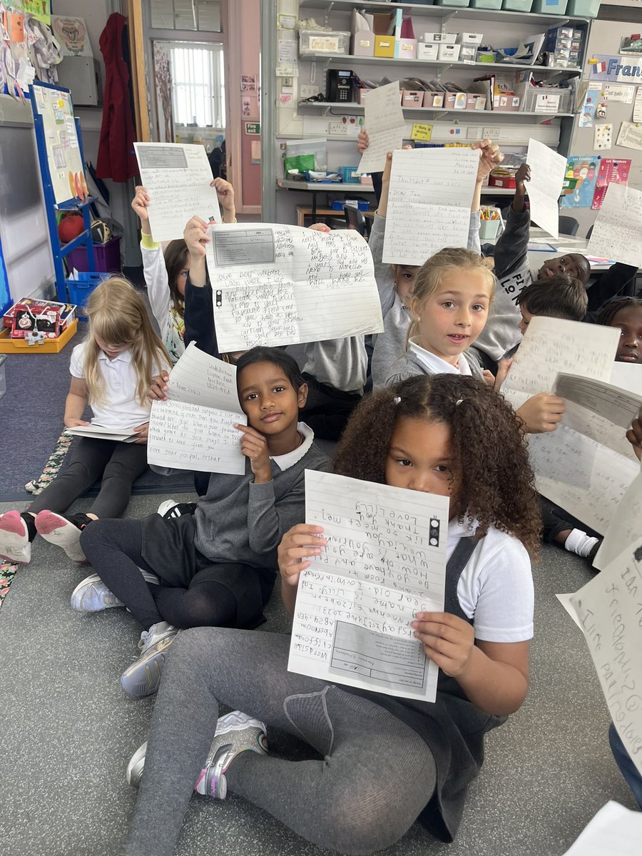 MissBruce00's tweet photo. Rooms 3 &amp; 4 wrote letters to each other for Taught Writing. It was very exciting reading their letters! @woodside_school https://t.co/eyDdw8tZwf