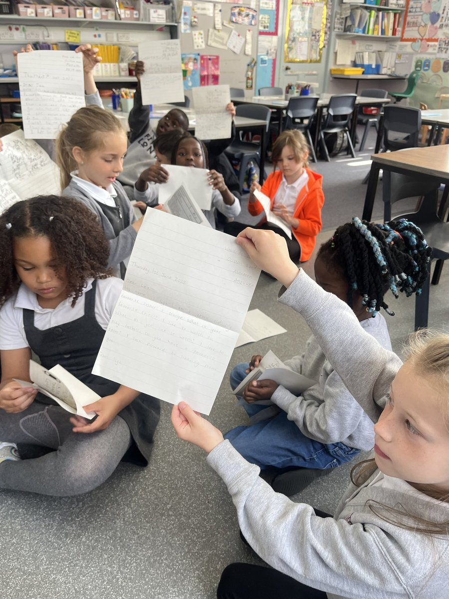 MissBruce00's tweet photo. Rooms 3 &amp; 4 wrote letters to each other for Taught Writing. It was very exciting reading their letters! @woodside_school https://t.co/eyDdw8tZwf