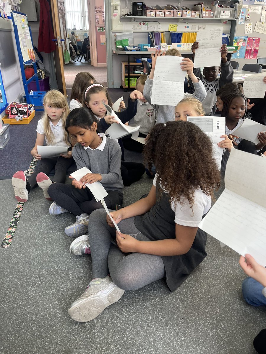 MissBruce00's tweet photo. Rooms 3 &amp; 4 wrote letters to each other for Taught Writing. It was very exciting reading their letters! @woodside_school https://t.co/eyDdw8tZwf