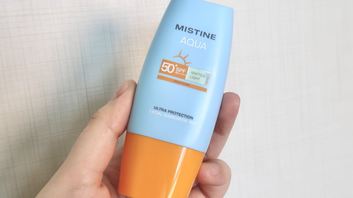 FKYz_'s tweet photo. หลอดที่ 2 แล้วจ้า #กันแดดหมวกเหลือง MISTINE Aqua Base Pro SPF50+ PA++++ ชอบเนื้อน้องมาก เป็นกันแดดฟีลเนื้อน้ำนม บางเบา ซึมง่าย ไม่เหนียวหน้าเลย 😭🫶🏻 ตัวน้องเค้าไม่มีแอลกอฮอล์ น้ำหอม คนผิวแพ้ง่ายใช้ได้ด้วย เพราะนี่ก็ให้แฟนใช้เหมือนกัน #รีวิวกันแดด https://t.co/uyOj3fRsMS