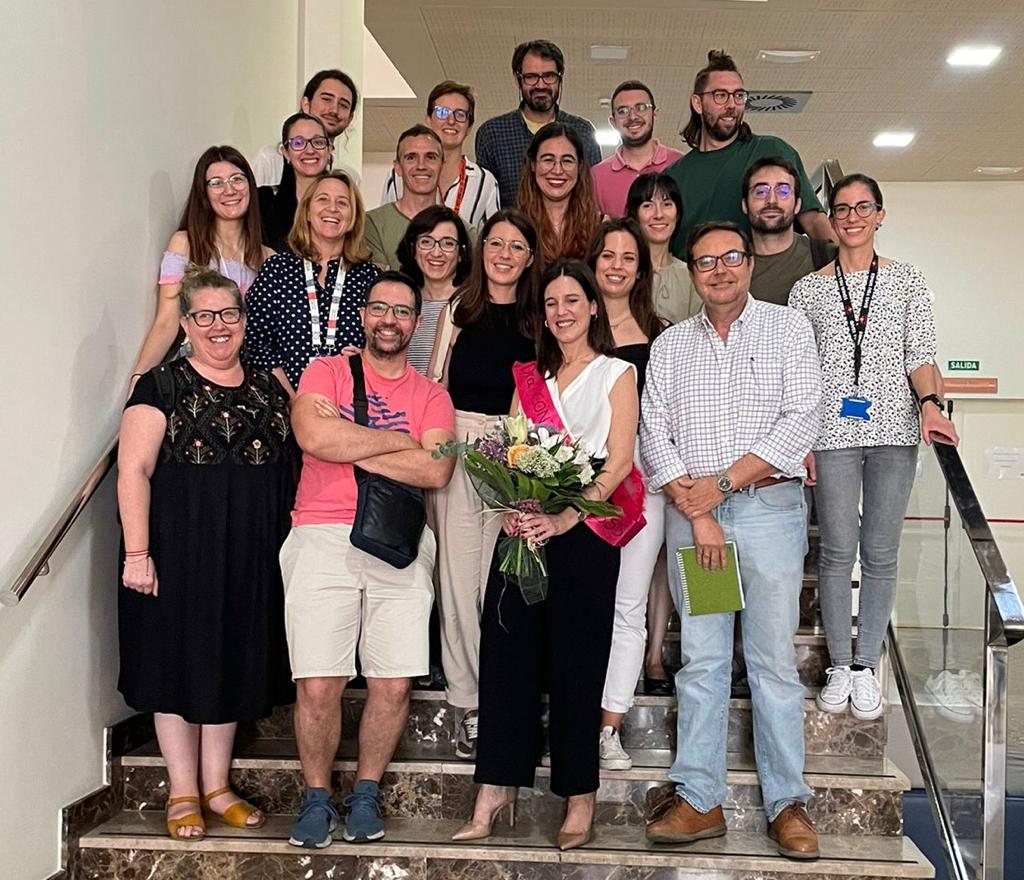 ibis_sevilla's tweet photo. 🔷 Nuestra compañera Laura Contreras ya es doctora tras una fantástica defensa de tesis ayer en @ibis_sevilla!! 👏👏👏

📌 Enhorabuena Dra Contreras!! Felicitaciones también a sus directores de tesis los Dres Jesús de la Cruz y Jordi Muntané. https://t.co/omJjoWTMfB